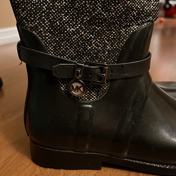 Michael Kors rain boots size 8 - Picture 3 of 5
